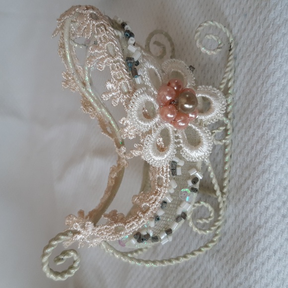 Sleigh Ornaments - Picture 1 of 6